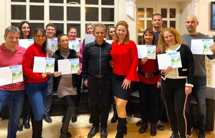 Virágzó és prosperáló boldog új évet kívánunk!