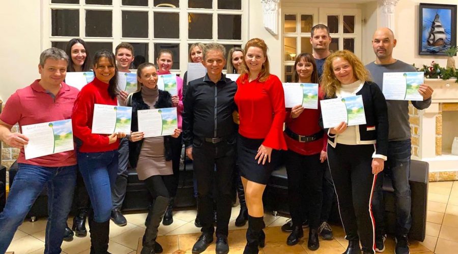 Virágzó és prosperáló boldog új évet kívánunk!