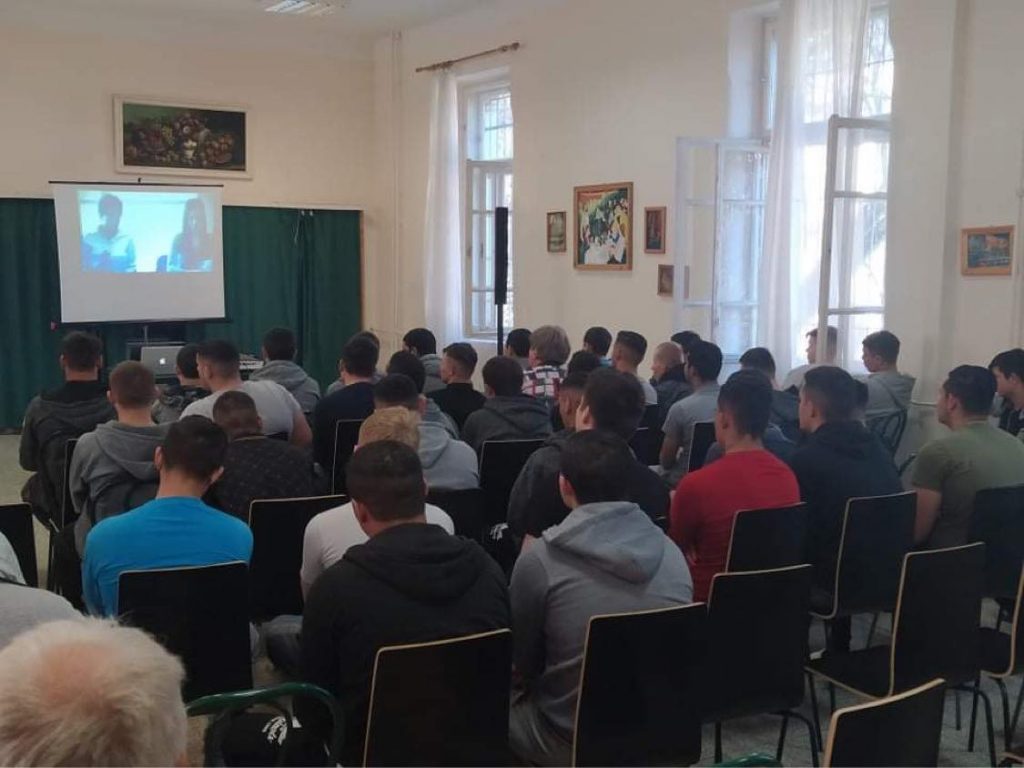 Amikor a javítóintézet fiataljai állva tapsolnak az előadásunk után