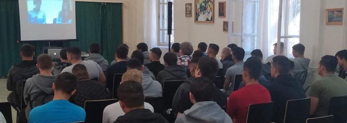 Amikor a javítóintézet fiataljai állva tapsolnak az előadásunk után