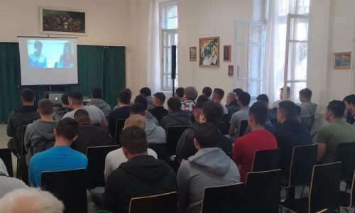 Amikor a javítóintézet fiataljai állva tapsolnak az előadásunk után